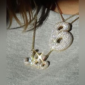 Hailey Bieber famous necklace M826